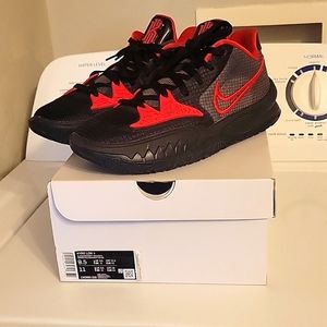 Kyrie low 4 size 9.5 used with box great condition